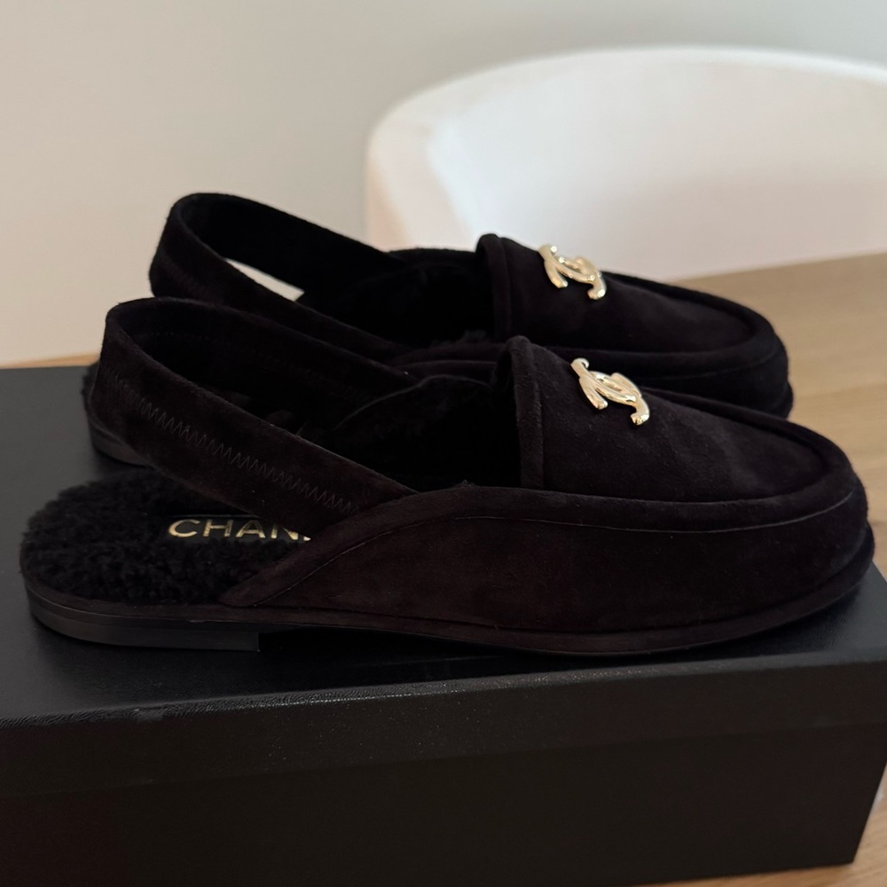 NWT Chanel Suede Slingback Sherpa Loafers, Size 39 - Picture 5 of 8